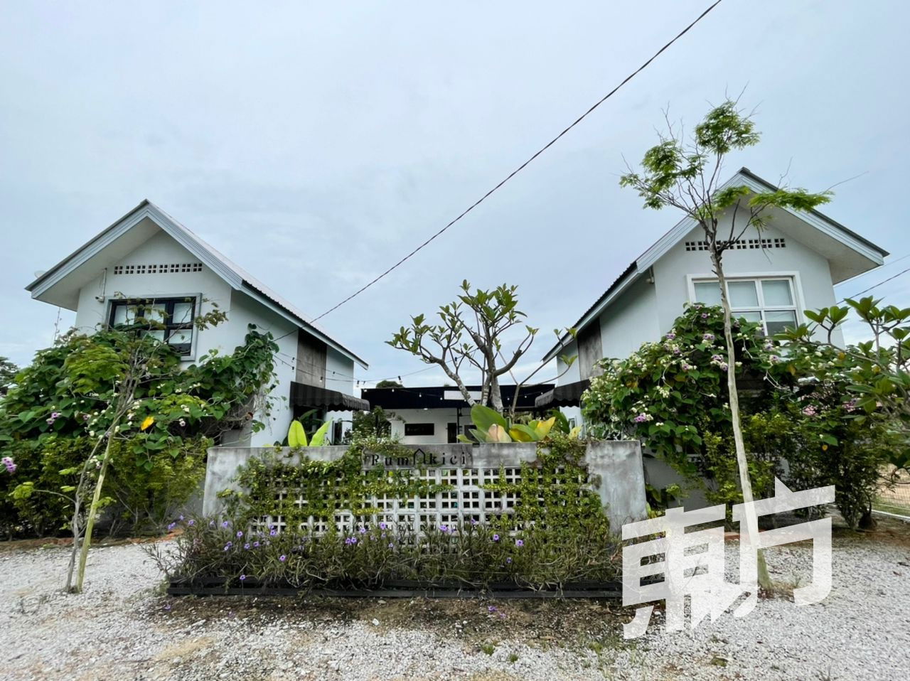 隐身在稻田中的Rumakici以外国近来流行的“迷你屋”（Tiny House）为设计概念。