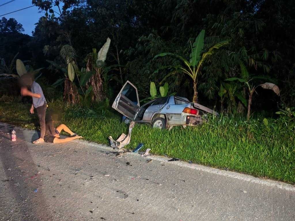 2 dead after car running out of petrol